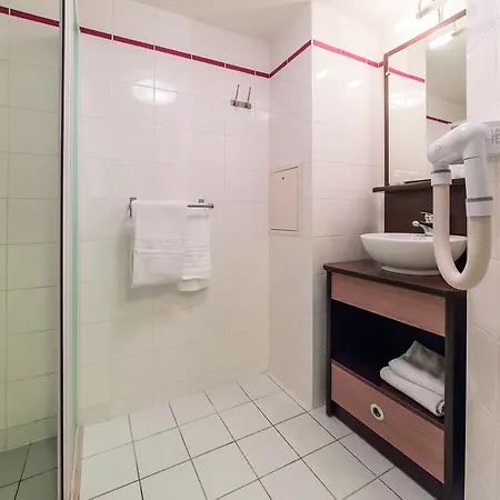 Comfort Versailles, St Cyr L'ecole Hotel