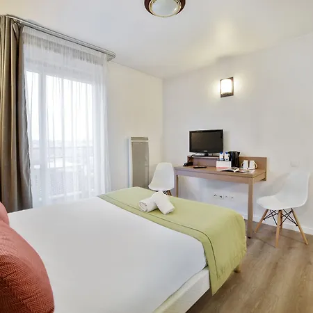 Comfort Versailles, St Cyr L'ecole Apart Otel