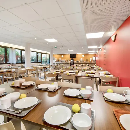 Comfort Versailles, St Cyr L'ecole Aparthotel Saint-Cyr-l'Ecole