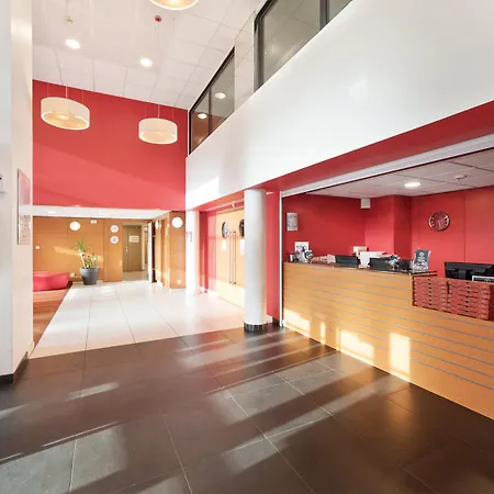Comfort Versailles, St Cyr L'ecole Aparthotel 3*