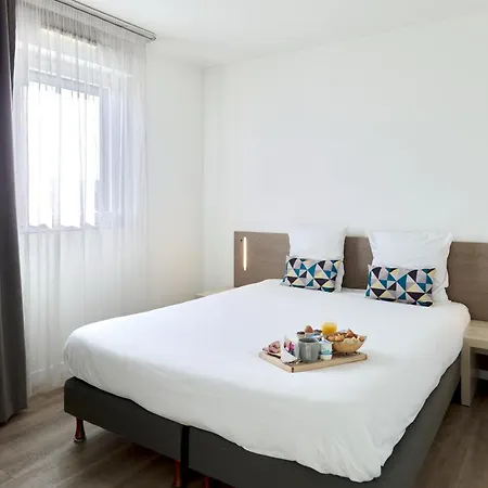 Comfort Versailles, St Cyr L'ecole