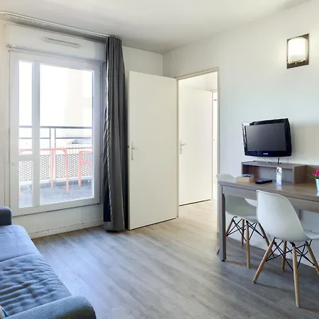 Comfort Versailles, St Cyr L'ecole Saint-Cyr-l'Ecole