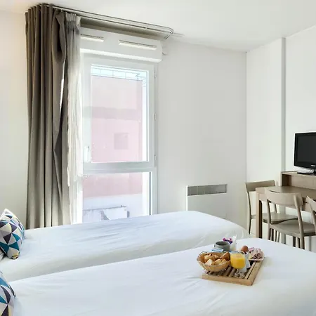 Comfort Versailles, St Cyr L'ecole 3* Saint-Cyr-l'Ecole