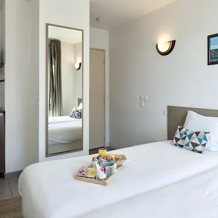 Hotel Comfort Versailles, St Cyr L'ecole Saint-Cyr-l'Ecole