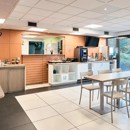 Comfort Versailles, St Cyr L'ecole 3* Saint-Cyr-l'Ecole