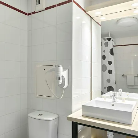 Hotel Comfort Versailles, St Cyr L'ecole Saint-Cyr-l'Ecole