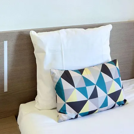 Hotel Comfort Versailles, St Cyr L'ecole 3*