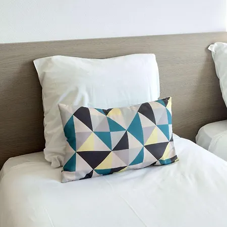 Comfort Versailles, St Cyr L'ecole 3*