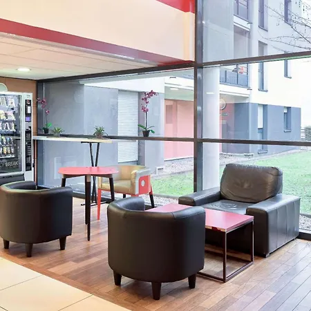 Hotel Comfort Versailles, St Cyr L'ecole 3*