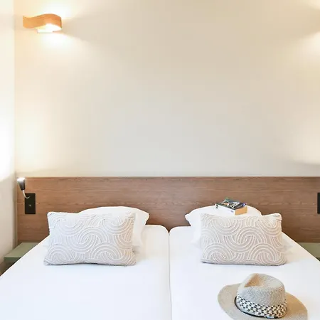מלון דירות Comfort Versailles, St Cyr L'ecole 3*