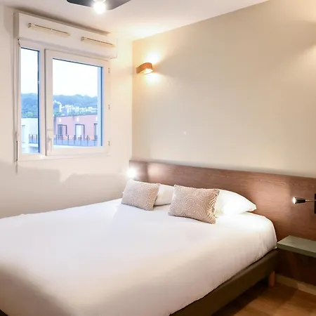 Aparthotel Comfort Versailles, St Cyr L'ecole Saint-Cyr-l'Ecole