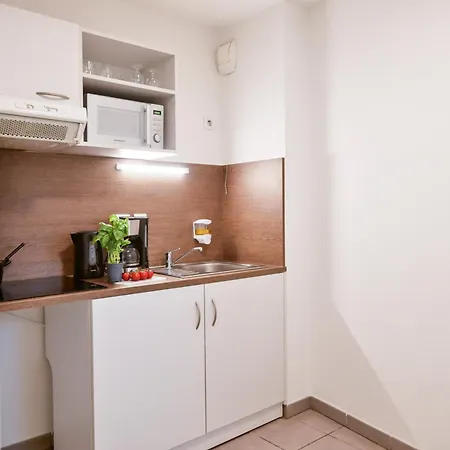 Comfort Versailles, St Cyr L'ecole 3*
