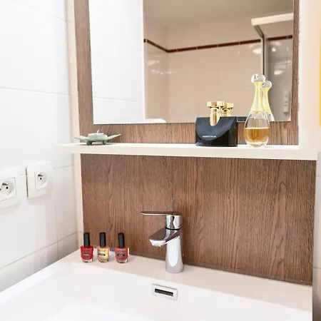 Comfort Versailles, St Cyr L'ecole شقة فندقية