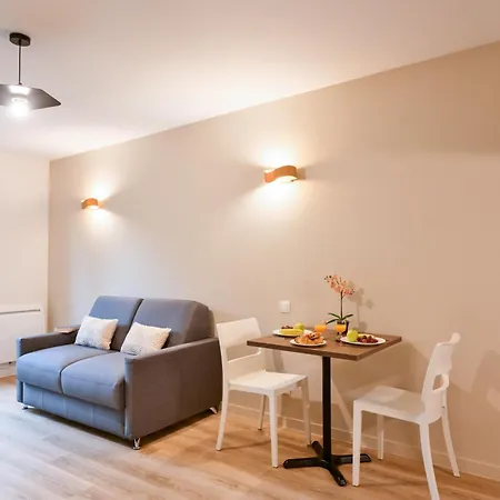 Comfort Versailles, St Cyr L'ecole Aparthotel 3*