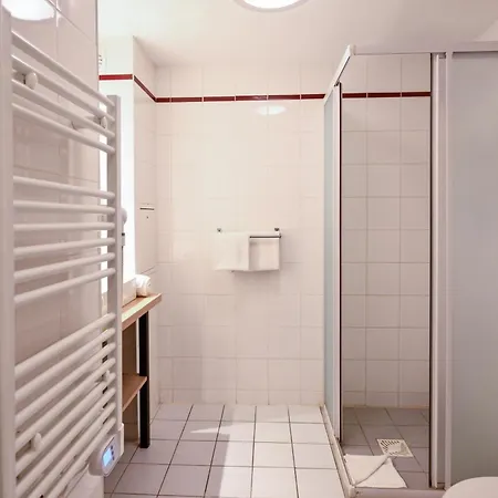 Hotel apartamentowy Comfort Versailles, St Cyr L'ecole 3*