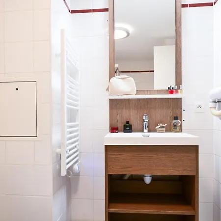 Comfort Versailles, St Cyr L'ecole شقة فندقية Saint-Cyr-lʼÉcole