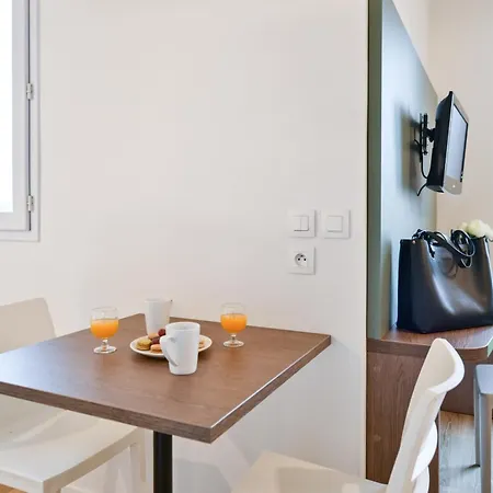 Hotel apartamentowy Comfort Versailles, St Cyr L'ecole Saint-Cyr-lʼÉcole