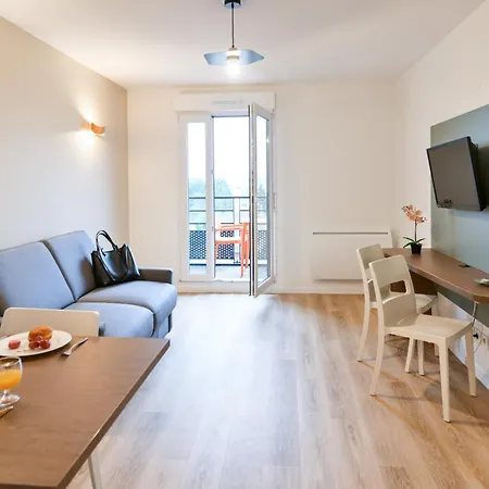 Comfort Versailles, St Cyr L'ecole Saint-Cyr-l'Ecole