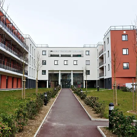 Comfort Versailles, St Cyr L'ecole
