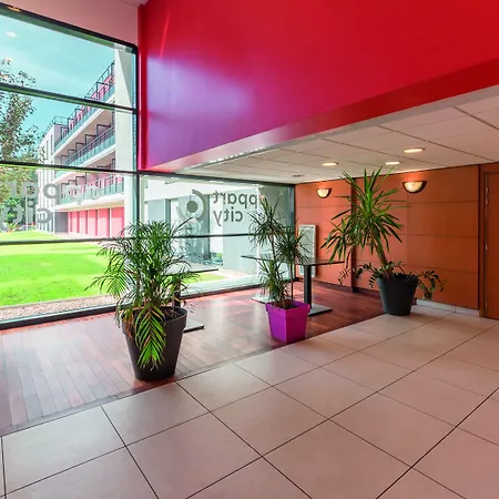 Hotel apartamentowy Comfort Versailles, St Cyr L'ecole
