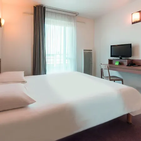 Comfort Versailles, St Cyr L'ecole Hotel apartamentowy