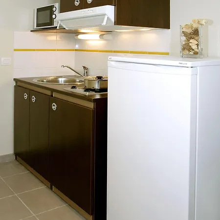 Comfort Versailles, St Cyr L'ecole Aparthotel 3*