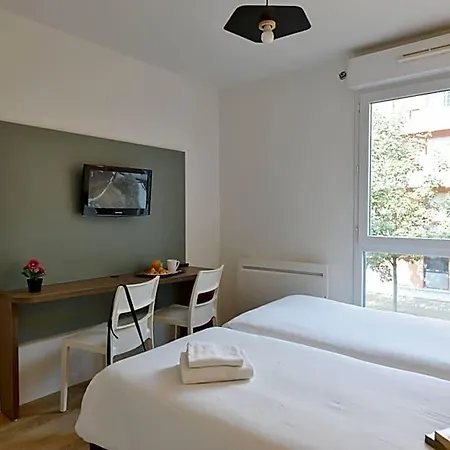 Comfort Versailles, St Cyr L'ecole 3*