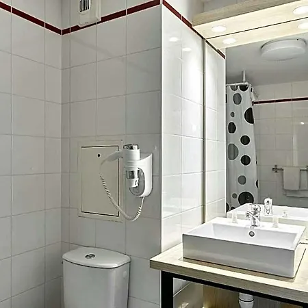 Comfort Versailles, St Cyr L'ecole Saint-Cyr-l'Ecole