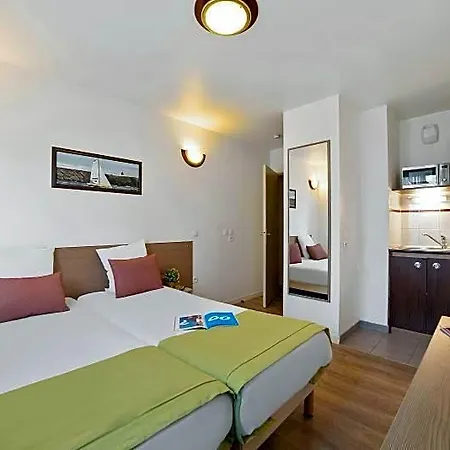 Comfort Versailles, St Cyr L'ecole Aparthotel Saint-Cyr-l'Ecole