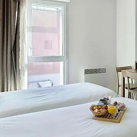 شقة فندقية Comfort Versailles, St Cyr L'ecole Saint-Cyr-lʼÉcole