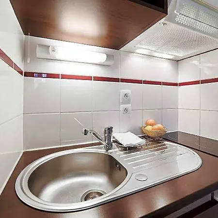 Hotel apartamentowy Comfort Versailles, St Cyr L'ecole 3*