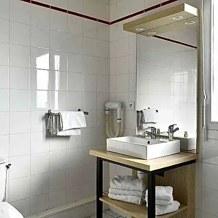 Comfort Versailles, St Cyr L'ecole 3*