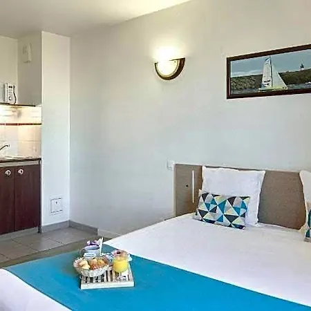 Comfort Versailles, St Cyr L'ecole شقة فندقية Saint-Cyr-lʼÉcole