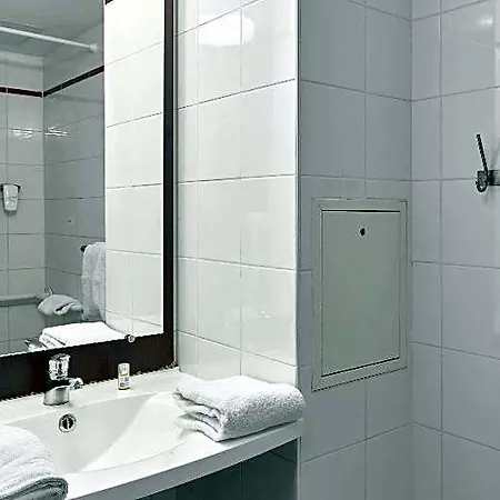 Comfort Versailles, St Cyr L'ecole Hotel apartamentowy Saint-Cyr-lʼÉcole