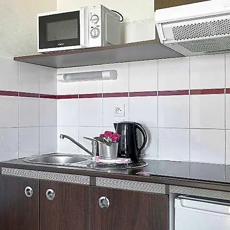 Aparthotel Comfort Versailles, St Cyr L'ecole 3*
