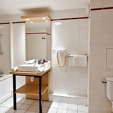 Comfort Versailles, St Cyr L'ecole 3* Saint-Cyr-lʼÉcole