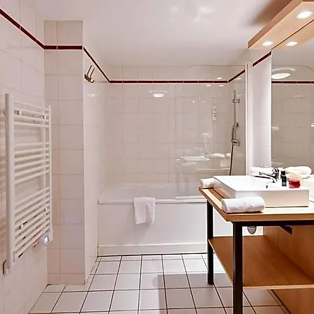 Comfort Versailles, St Cyr L'ecole 3* Saint-Cyr-lʼÉcole