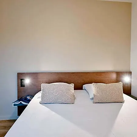 Aparthotel Comfort Versailles, St Cyr L'ecole Saint-Cyr-l'Ecole