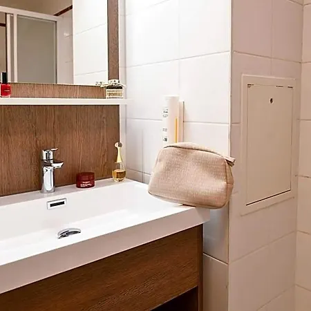 Comfort Versailles, St Cyr L'ecole 3*