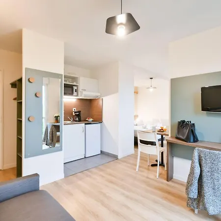 Comfort Versailles, St Cyr L'ecole