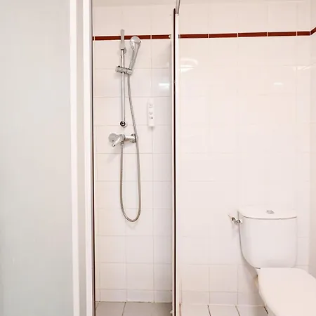 Comfort Versailles, St Cyr L'ecole מלון דירות 3*
