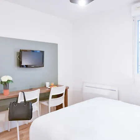 Comfort Versailles, St Cyr L'ecole Hotel apartamentowy