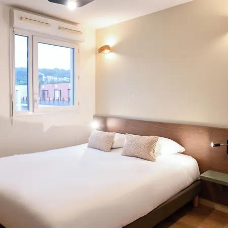 Comfort Versailles, St Cyr L'ecole Aparthotel