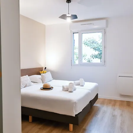 Hotel apartamentowy Comfort Versailles, St Cyr L'ecole 3*