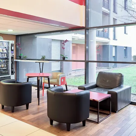 Comfort Versailles, St Cyr L'ecole Saint-Cyr-l'Ecole