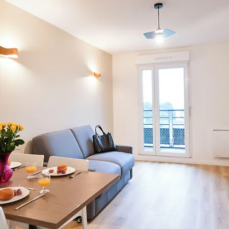Comfort Versailles, St Cyr L'ecole Aparthotel