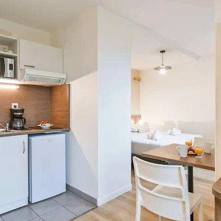 Hotel apartamentowy Comfort Versailles, St Cyr L'ecole Saint-Cyr-lʼÉcole