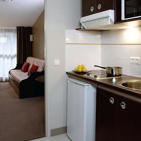 Comfort Versailles, St Cyr L'ecole Aparthotel Saint-Cyr-l'Ecole