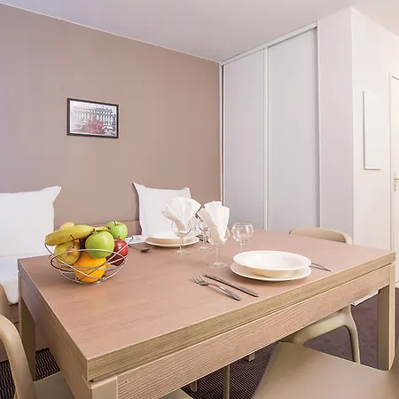 Comfort Versailles, St Cyr L'ecole