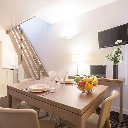 Comfort Versailles, St Cyr L'ecole 3*